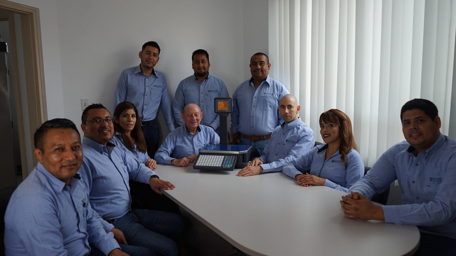 Equipo completo de SIPCONS reunido en las oficinas de Playas de Tijuana